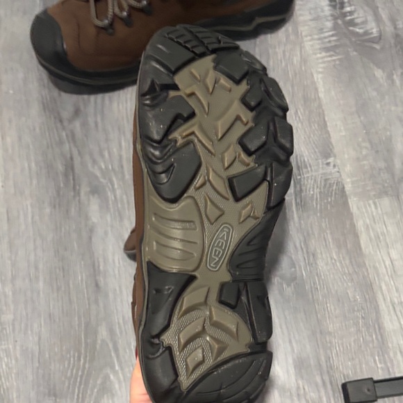 Keen Men's Dark Brown Hiking Boots - Picture 4 of 4